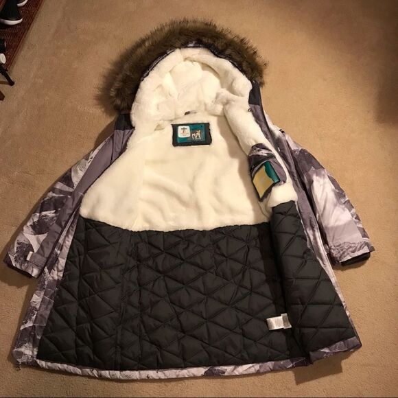 Aritzia winter jacket - new with tags - Picture 2 of 7